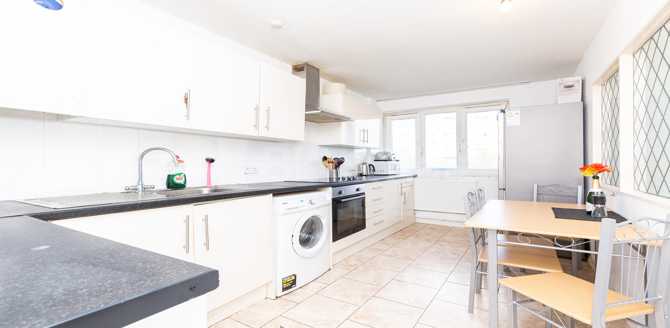 			3 Bedroom, 1 bath, 1 reception Apartment			 Skinner Street , CLARKENWELL EC1